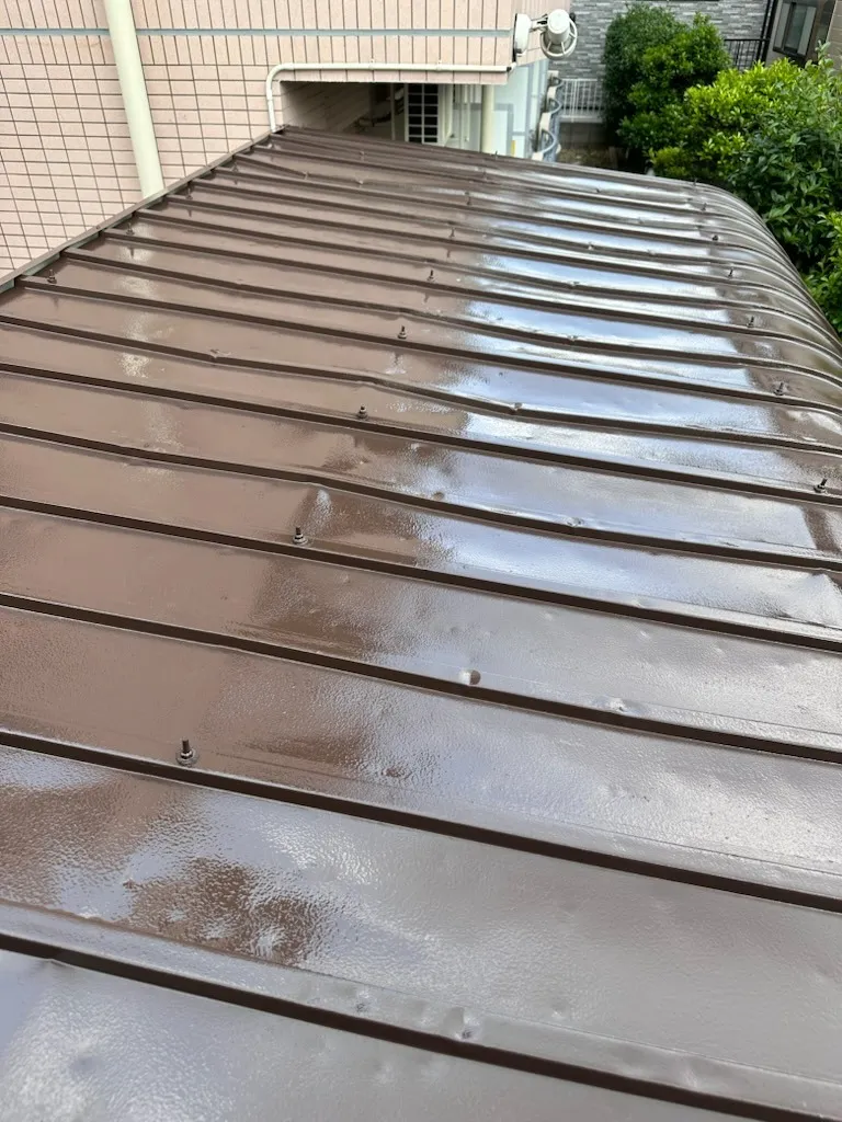 【柏　リフォーム】駐輪場屋根塗装